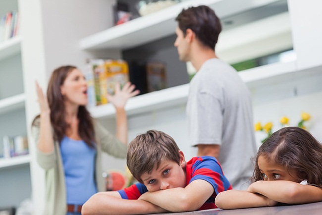 Trẻ sẽ bị tiêu cực như thế nào nếu bố mẹ thường xuyên cãi vã - 3